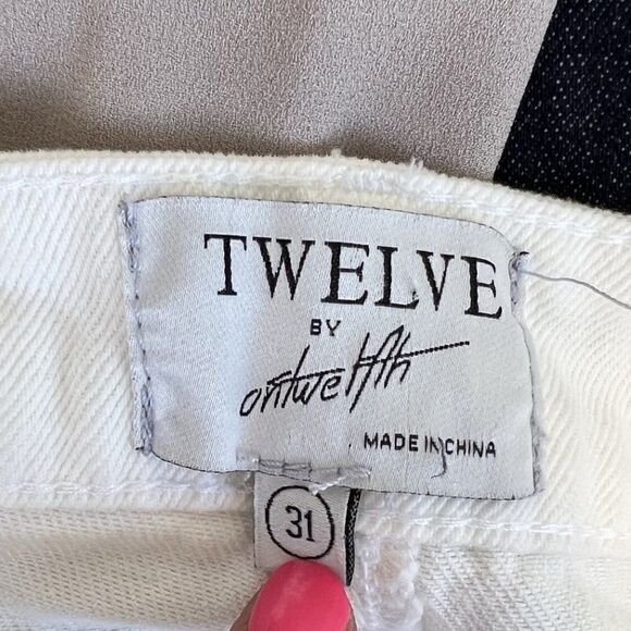 CLEARANCE - Twelve by Ontwelfth White Button Fly Wide Leg Raw Hem Jeans - Picture 4 of 5